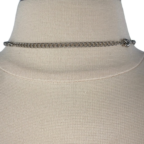 Black and Silver Toned Daisy Rhinestone Pendant Necklace - Picture 4 of 17